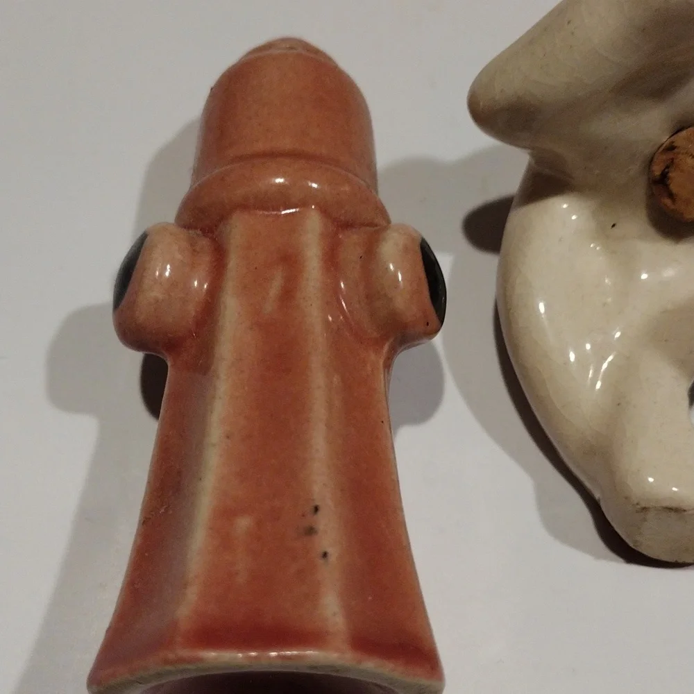 Vintage 1960, dog lifting leg on fire hydrant salt and pepper shaker made Japan - Picture 5 of 11